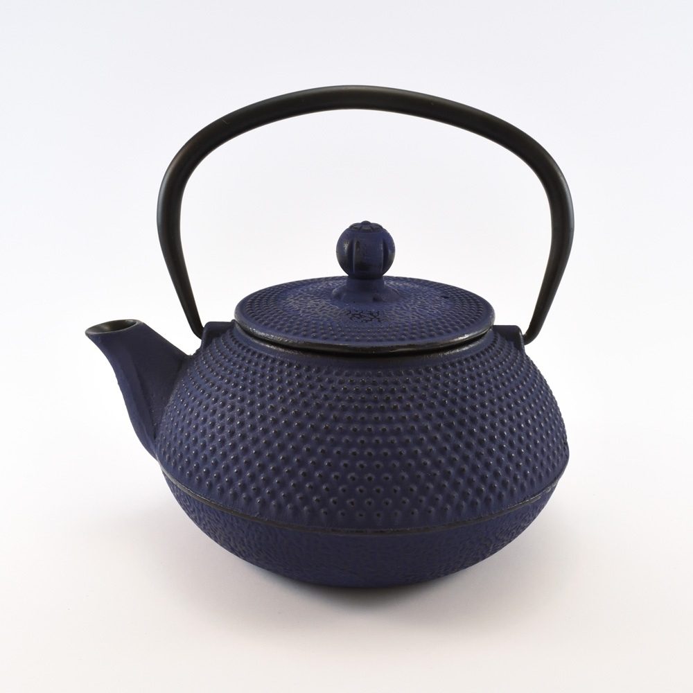 Czajnik żeliwny niebieski 800ml.