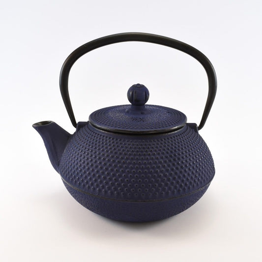 Czajnik żeliwny niebieski 800ml.